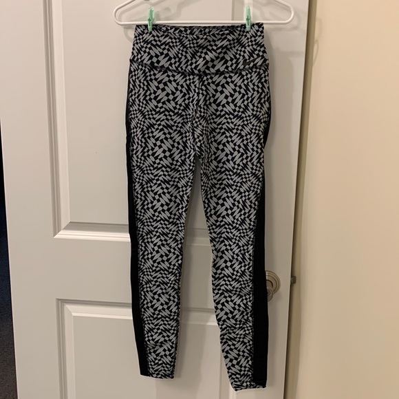 Nike Dry-fit leggings with back pocket - Picture 1 of 3